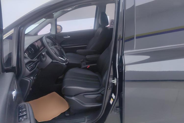 Used GAC Trumpchi M6 2021 270T DCT Luxury Edition (7 Seats)
