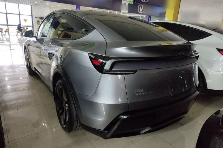 Used Tesla Model Y 2025 Rear-Wheel-Drive Version
