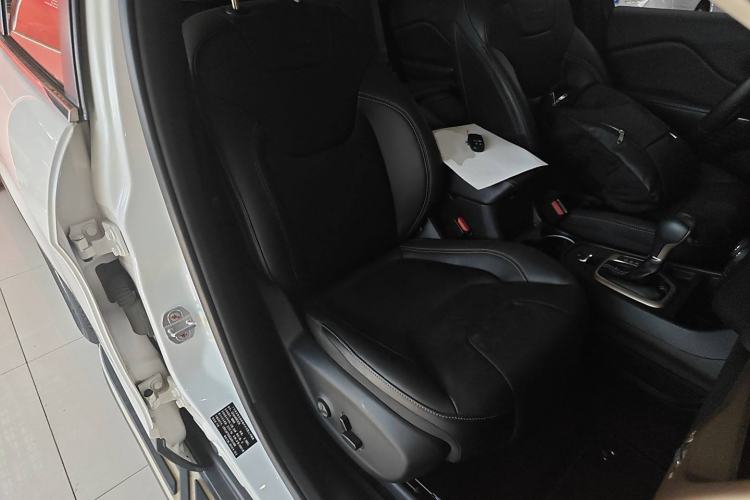 Used  Cherokee 2016 2.4L Leading Smart Version
