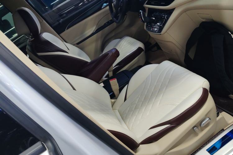 Used Buick GL8 2023 ES Lu Zun Deluxe Model
