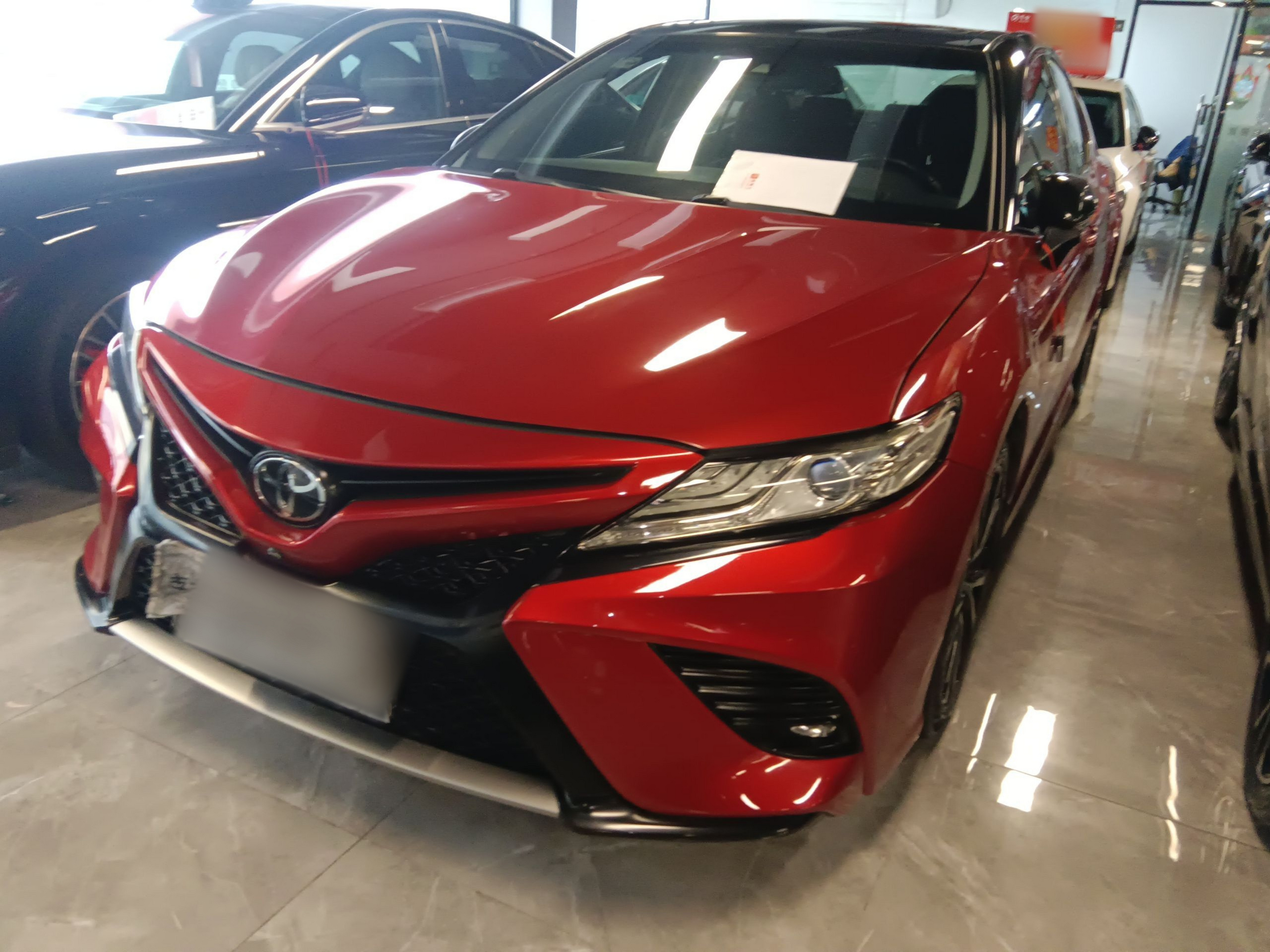 تحت مقدمة السيارة