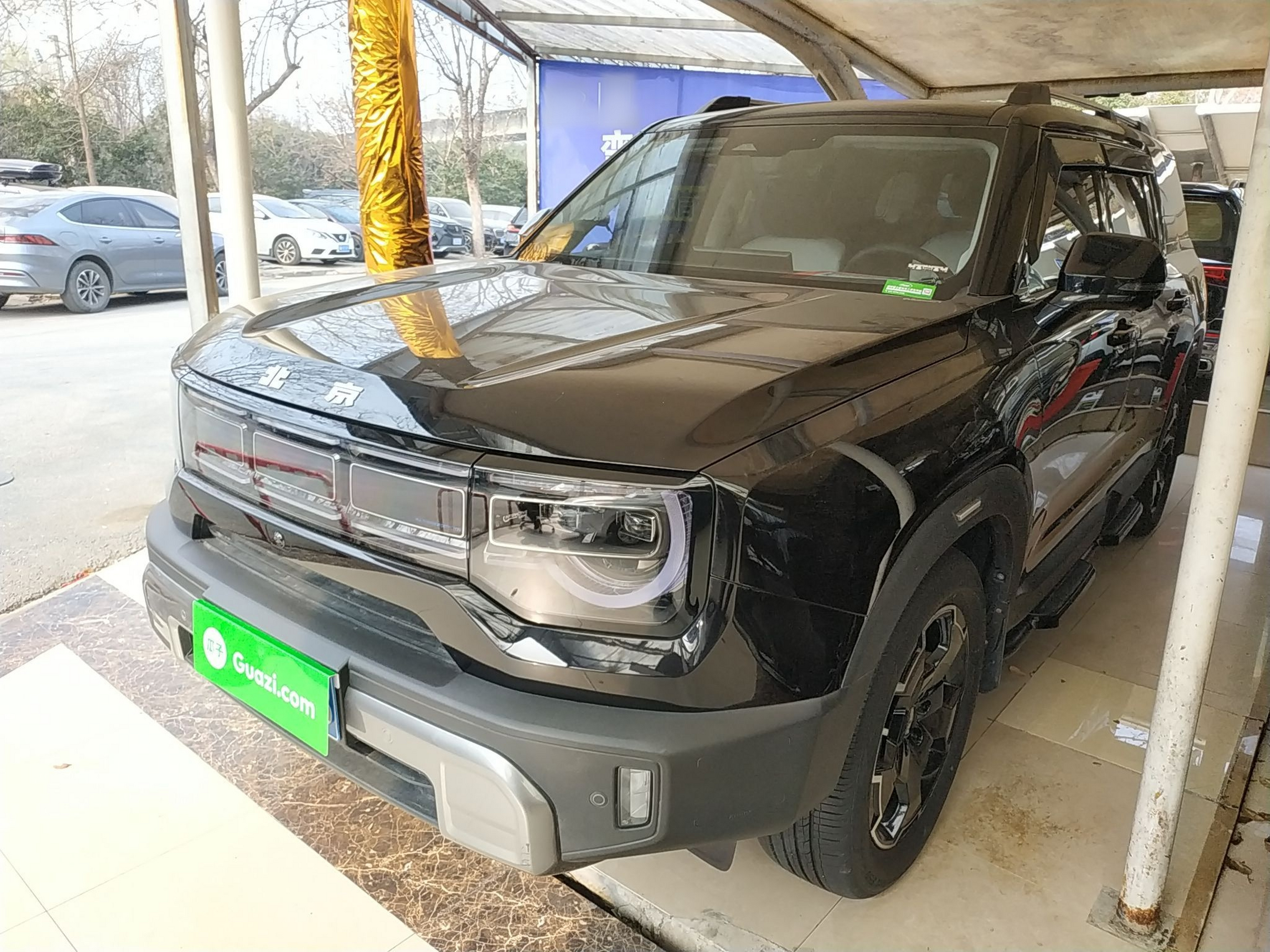 Под передней частью автомобиля