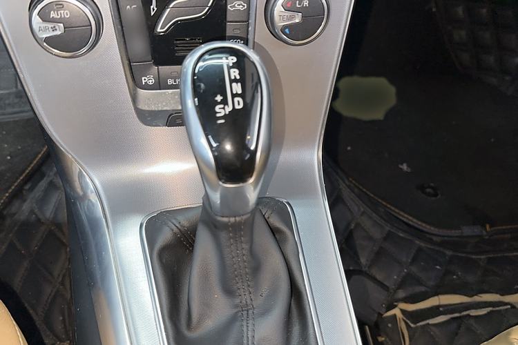 Used Volvo V40 2018 T3 Zhiya Edition
