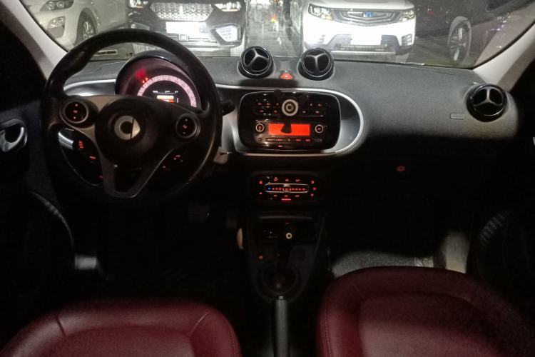 Used  forfour 2016 1.0L 52 kW Passion Edition
