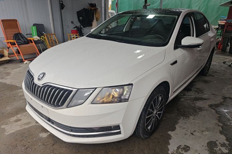 Used Skoda Octavia 2019 1.5L Automatic Smart Drive Luxury Edition China VI Standard
