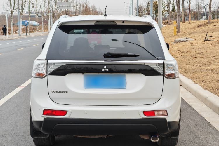Used Mitsubishi Outlander (Import) 2014 2.4L 4x4 Deluxe Value Edition 7 Seats