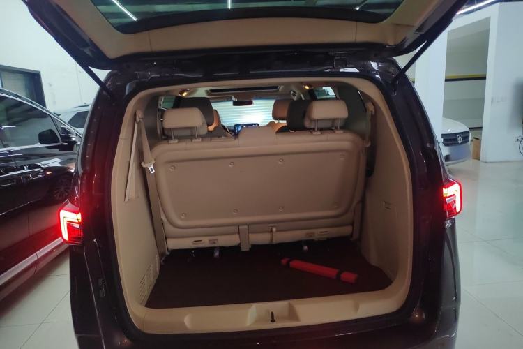 Used Buick GL8 2023 Facelifted Land Cruiser Executive Luxury Version