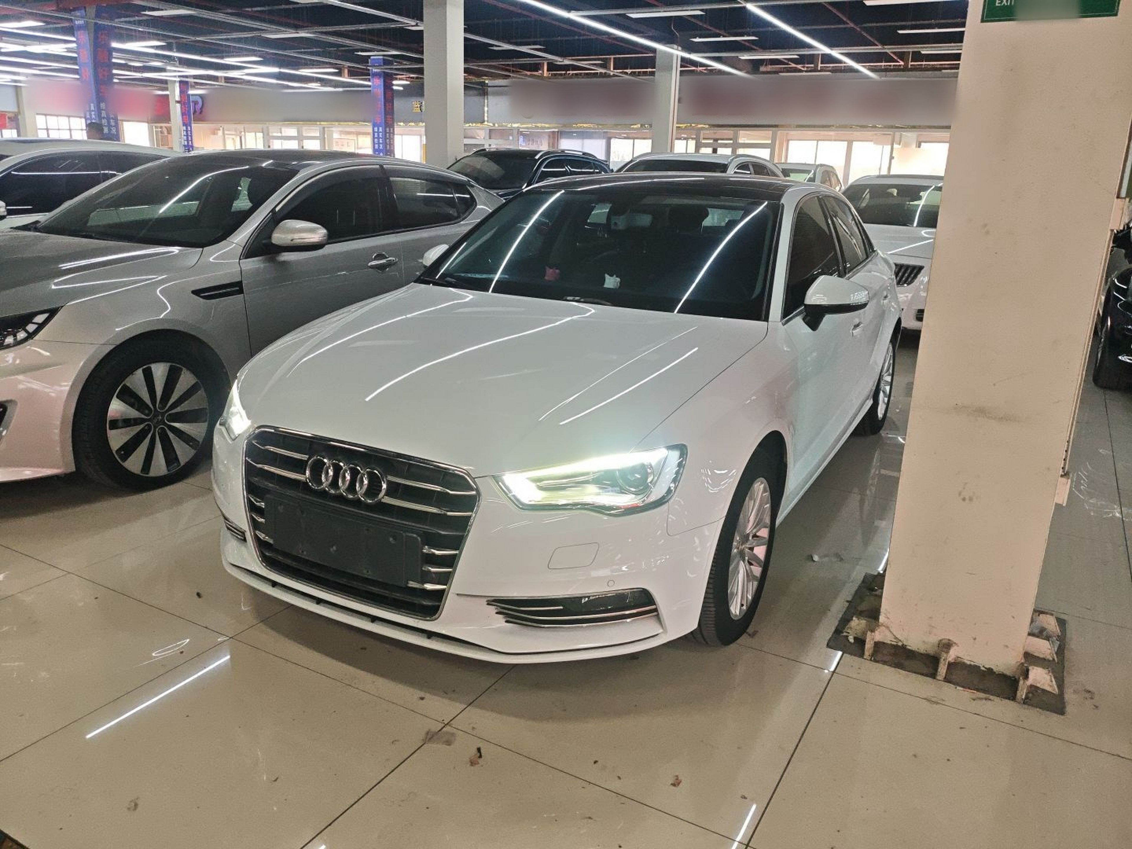 Под передней частью автомобиля