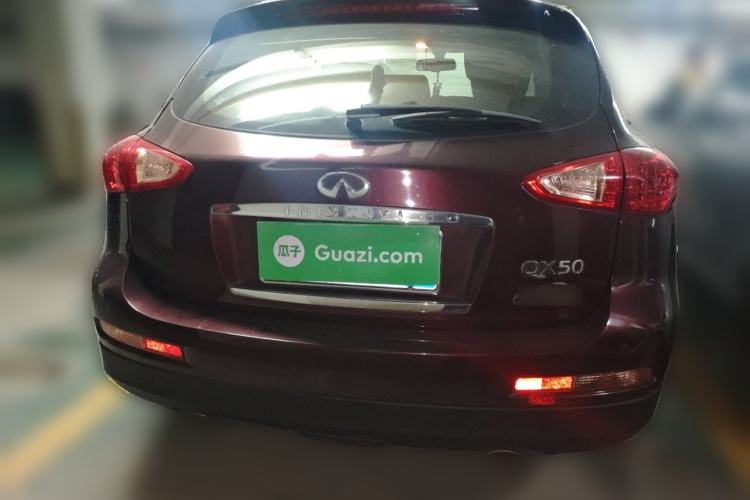 Used Infiniti QX50 2013 2.5L Two-Wheel-Drive Elegant Edition
