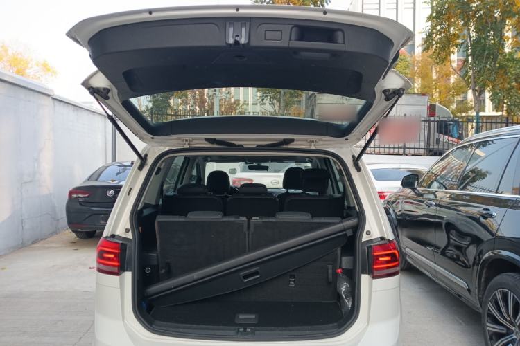 Used Volkswagen Touran 2016 Volkswagen Touran L 280TSI DSG Comfort Edition
