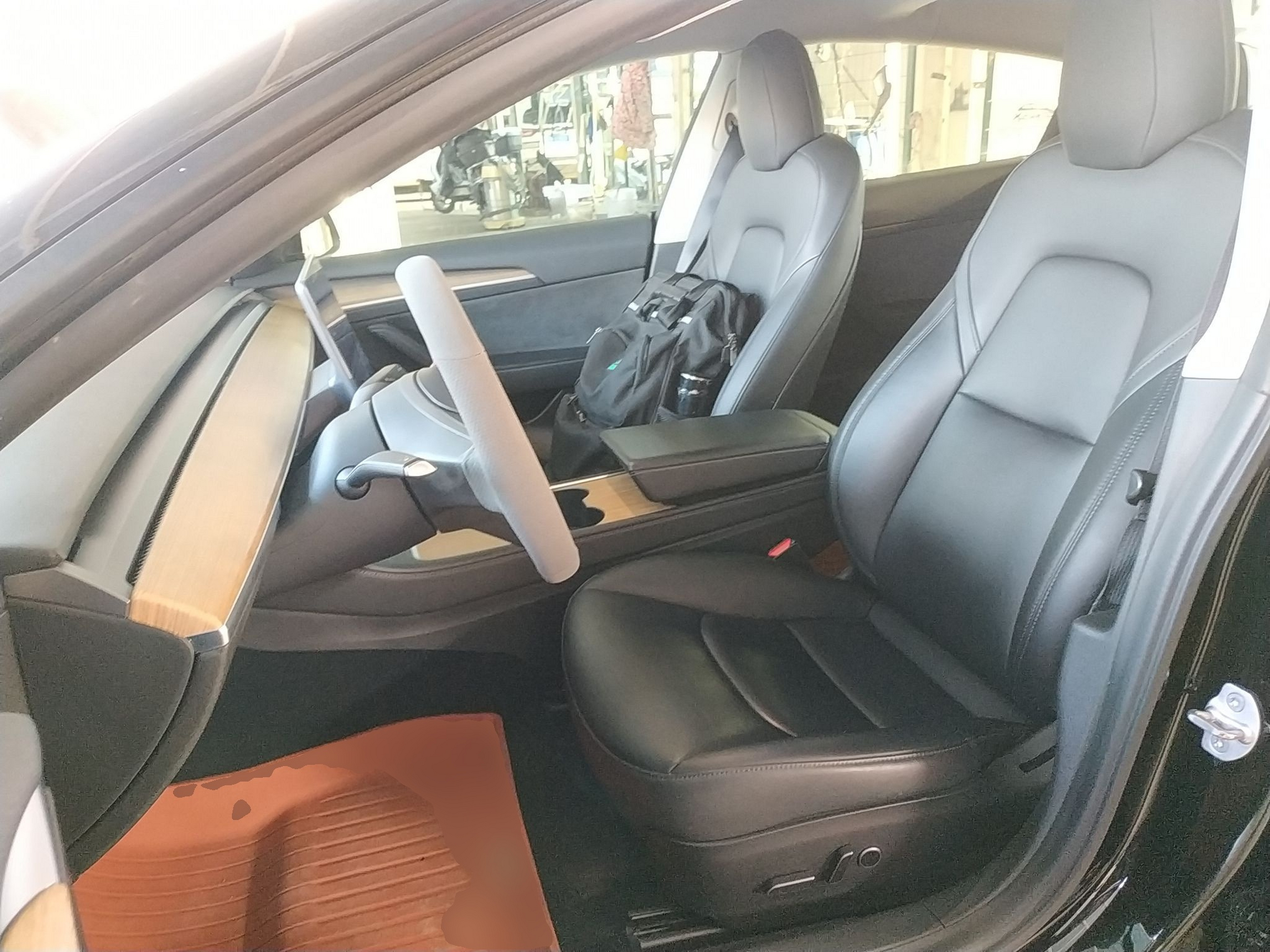 Переднее сиденье в автомобиле