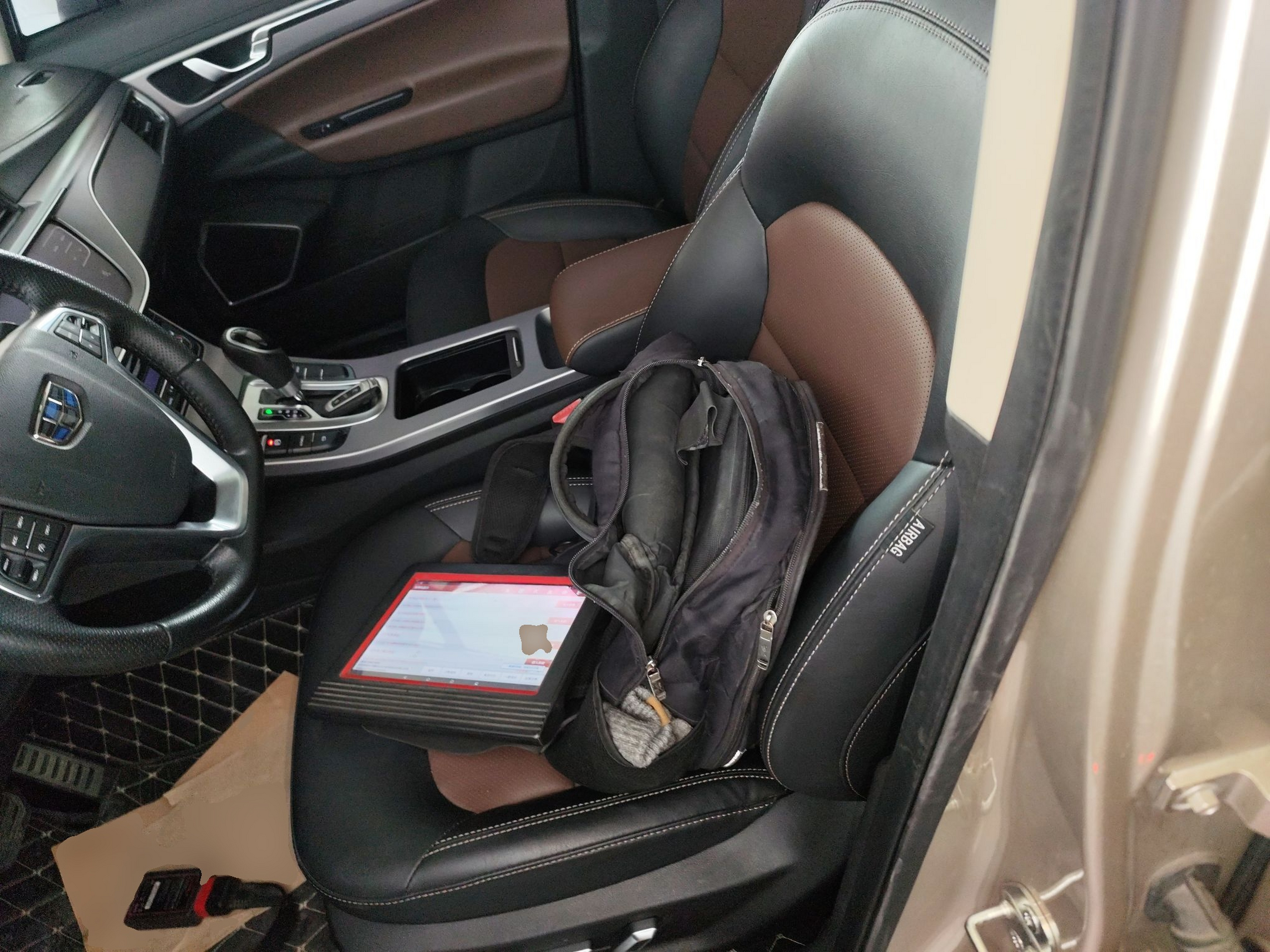 Переднее сиденье в автомобиле