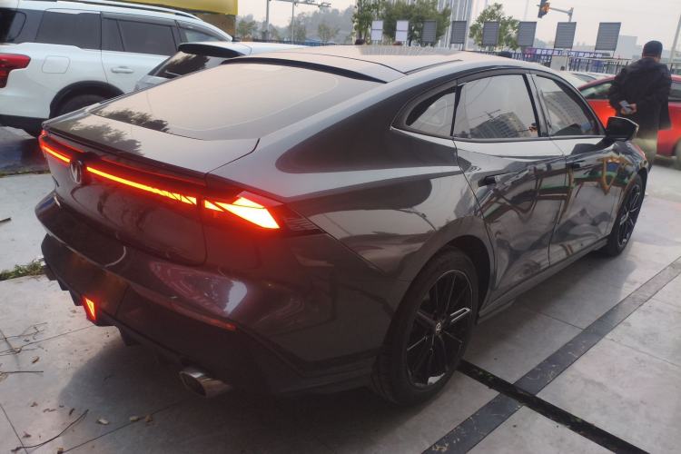 Used Changan UNI-V 2022 1.5T Prestige Version