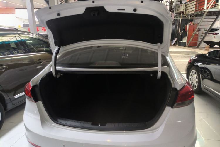 Used Hyundai Elantra 2019 1.4T Dual-Clutch Xuan Dong · Dynamic Model
