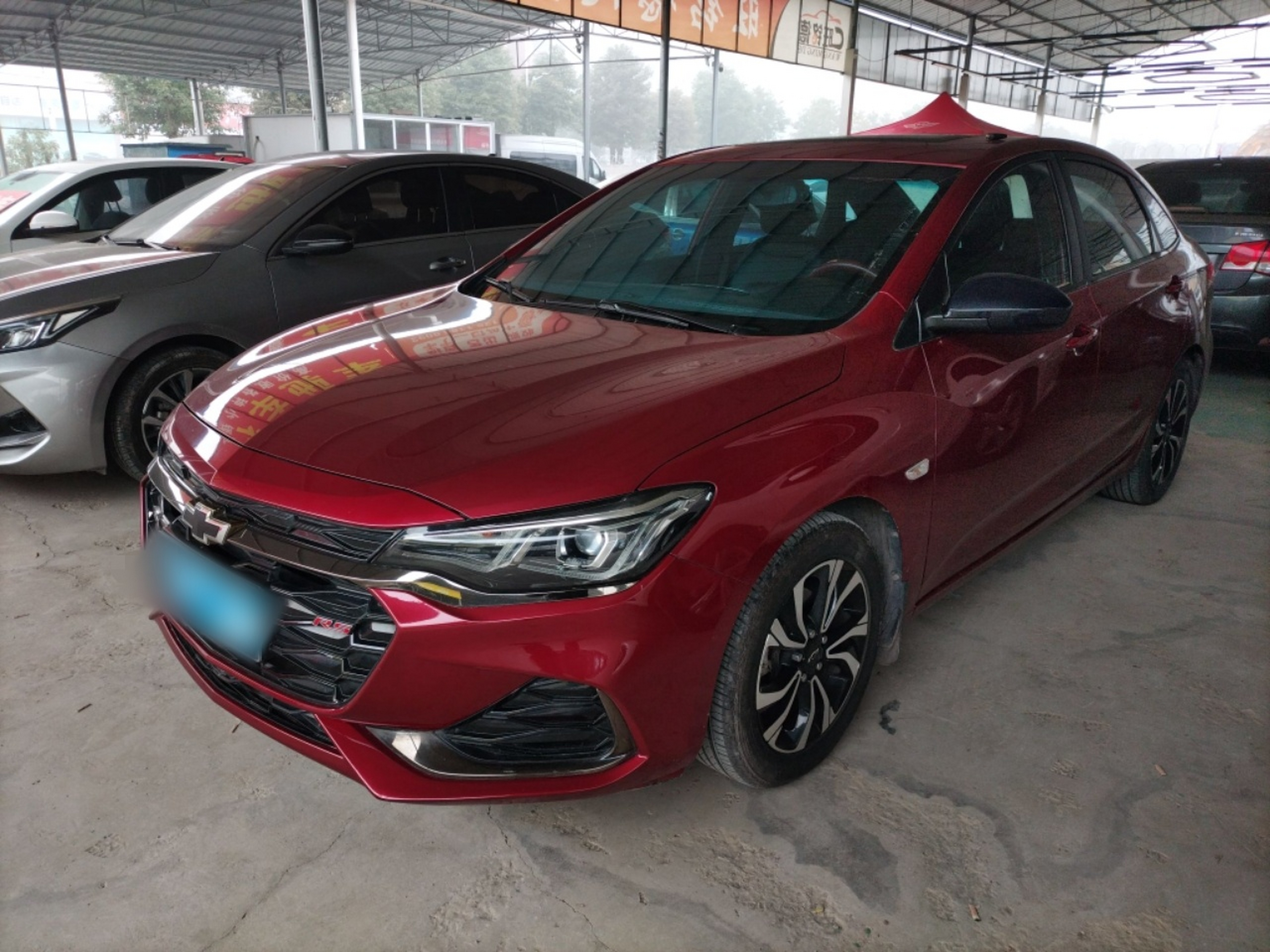 تحت مقدمة السيارة