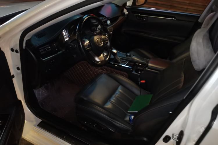 Used Lexus ES 2015 300h Comfort Edition
