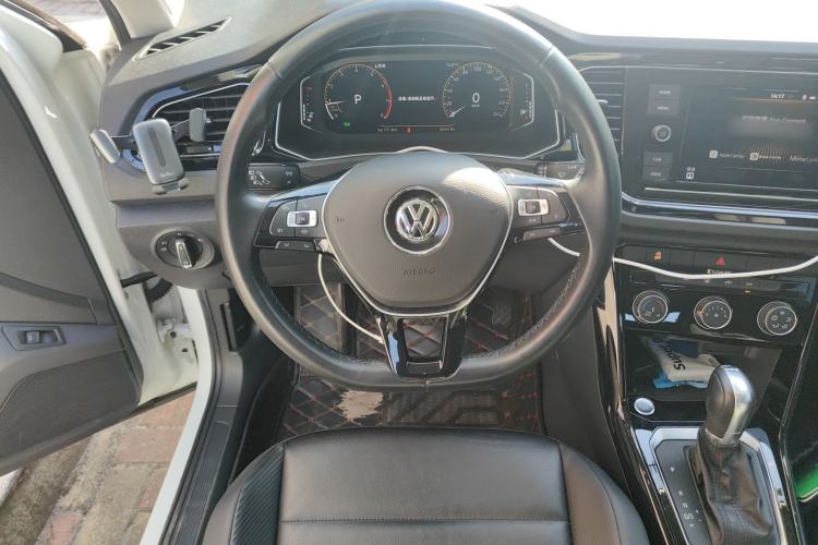 Used Volkswagen T-ROC 2019 280TSI DSG Two-Wheel Drive Comfort Version China VI Standard
