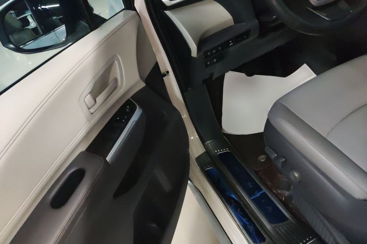 Used Toyota Granvia 2024 2.5L Hybrid Comfort Edition
