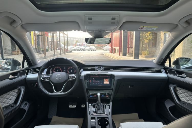 Used Volkswagen Magotan 2023 2 Million Units Limited Edition 330TSI DSG Leading Version
