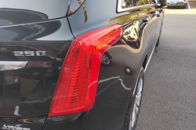 Used Cadillac XT5 2018 25T Luxury Model
