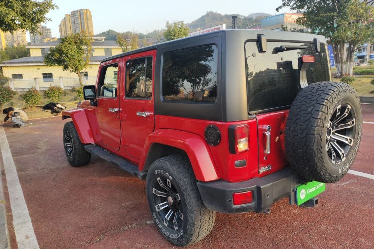 Used  Wrangler 2014 3.0L Sahara Four-Door Edition