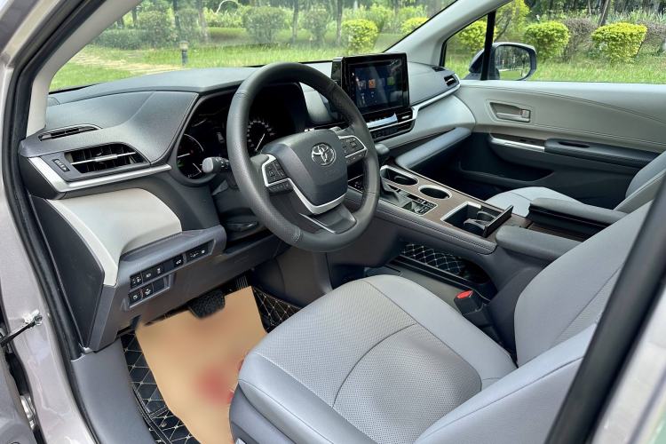 Used Toyota Sienna 2023 2.5L Hybrid Comfort Edition
