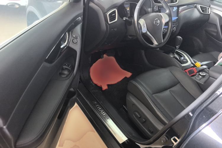 Used Nissan X-Trail 2014 2.5L CVT Leading Edition 4WD
