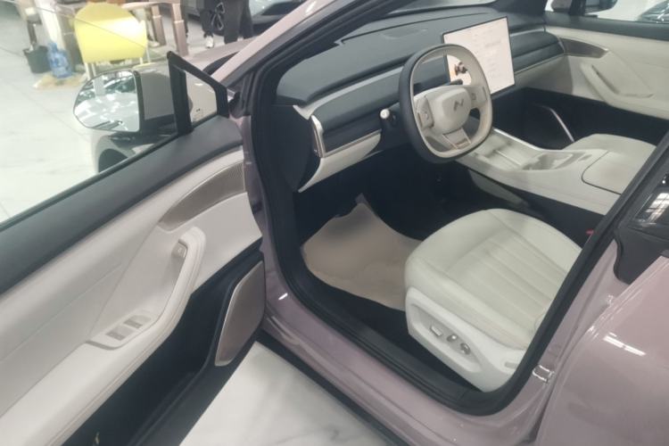 Used ONVO L60 2024 60 kWh Rear-Drive Version