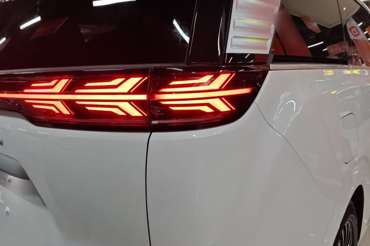 Used Denza D9 2022 DM-i 970 Four-Wheel Drive Flagship Model