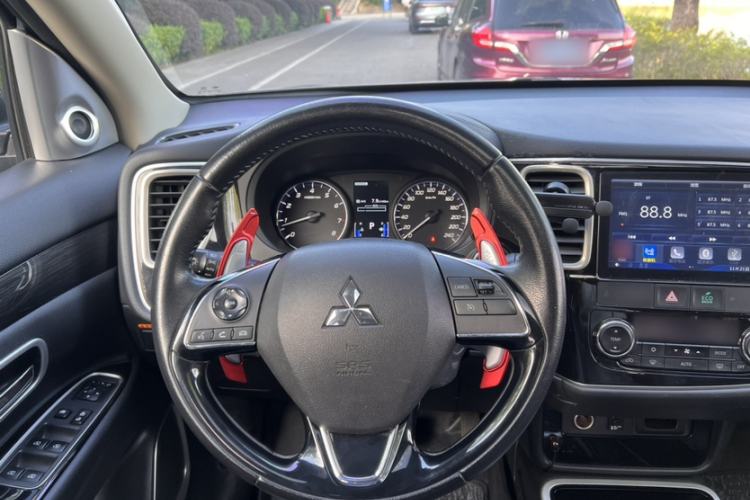 Used Mitsubishi Outlander 2019 2.4L 4x4 Zhi Xiang Edition 5 Seats China VI Standard
