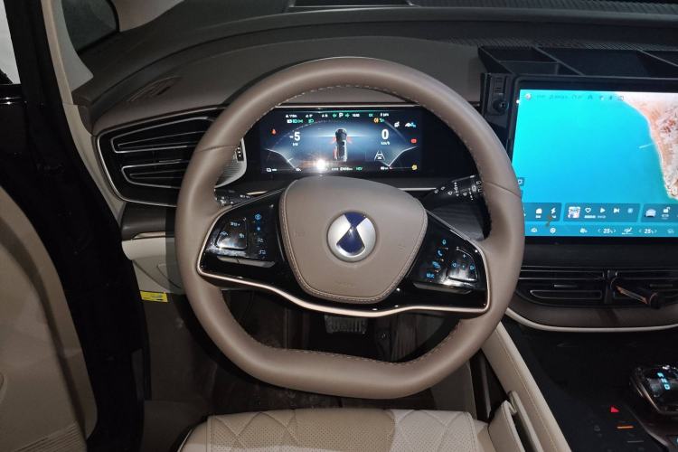 Used Denza D9 2022 DM-i 970 Four-Wheel Drive Prestige Model
