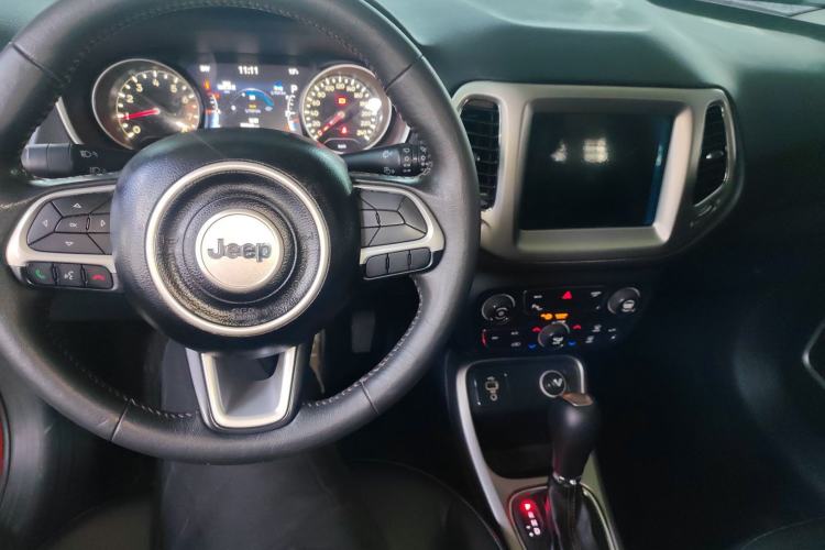 Used  Compass 2017 200T Automatic Family Edition
