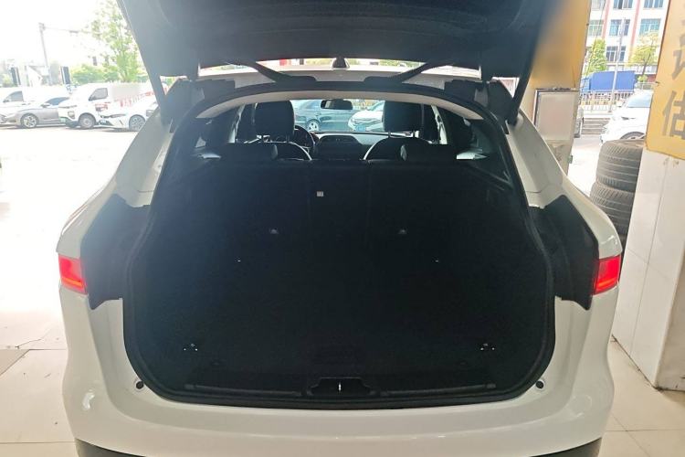 Used Jaguar F-PACE 2018 2.0T Two-Wheel Drive Urban Deluxe Edition
