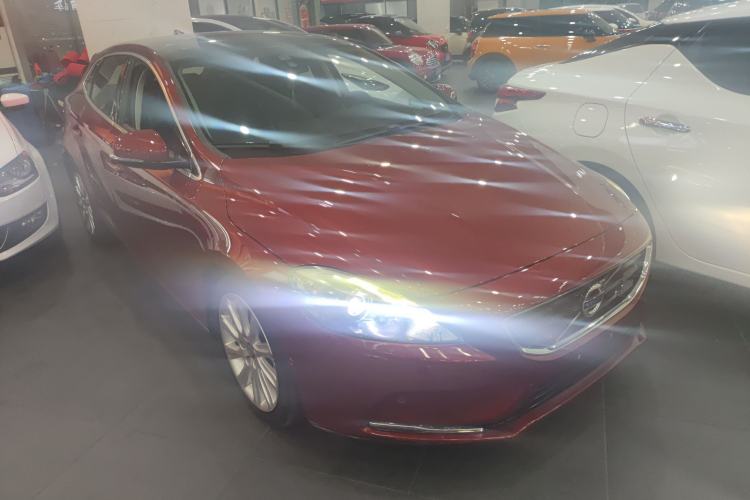 Used Volvo V40 2015 1.6T Zhiya Edition
