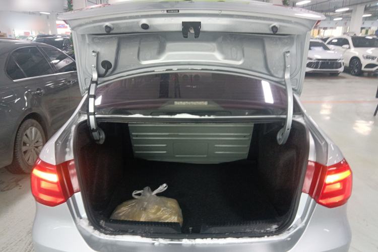 Used Volkswagen Jetta 2015 1.4L Manual Fashion Model
