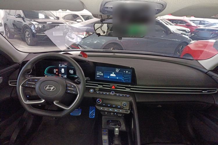 Used Hyundai Elantra 2023 1.5L CVT LUX Prestige Edition
