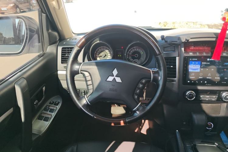 Used Mitsubishi Pajero 2016 3.0L Automatic Prestige Version China V Standard
