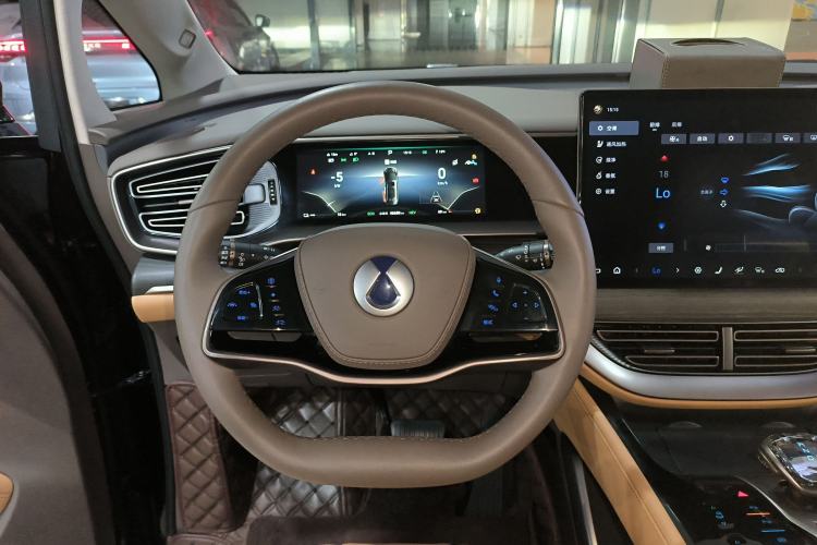 Used Denza D9 2022 DM-i 970 Four-Wheel Drive Flagship Model
