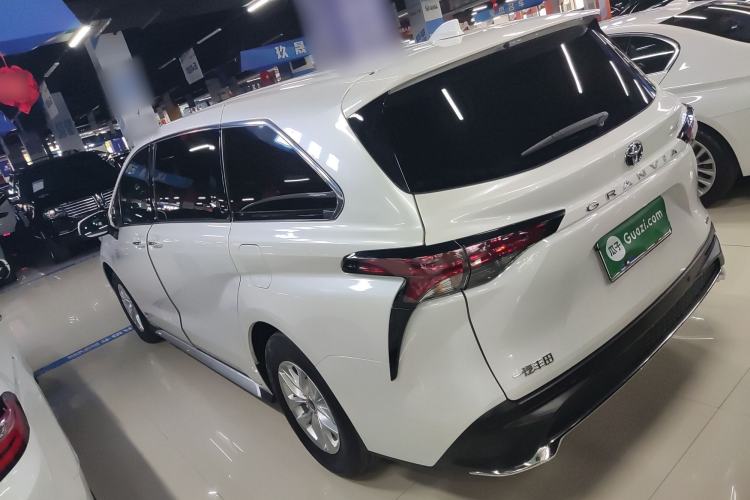 Used Toyota Granvia 2024 2.5L Hybrid Comfort Edition
