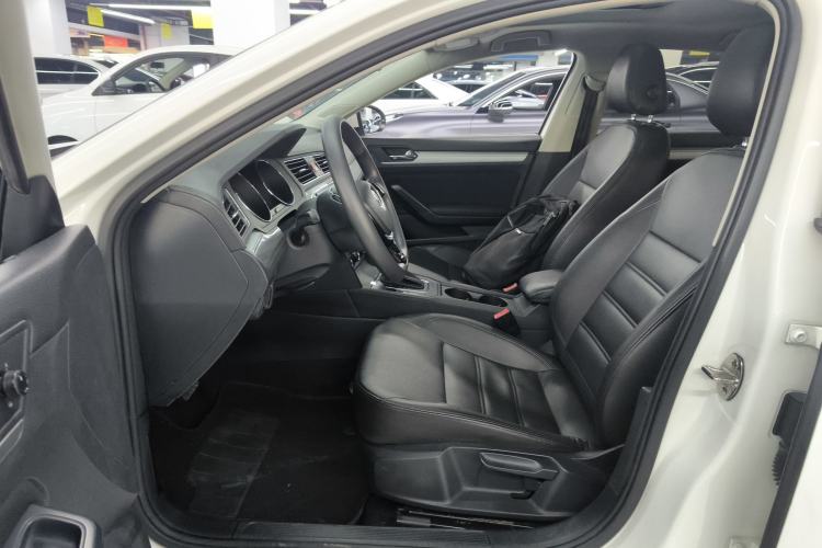 Used Volkswagen Lamando 2017 230TSI DSG Fashion Edition
