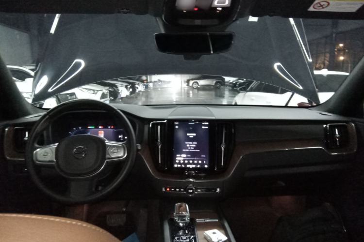 Used Volvo XC60 2025 B5 Four-Wheel Drive Smart & Advanced Luxury Edition
