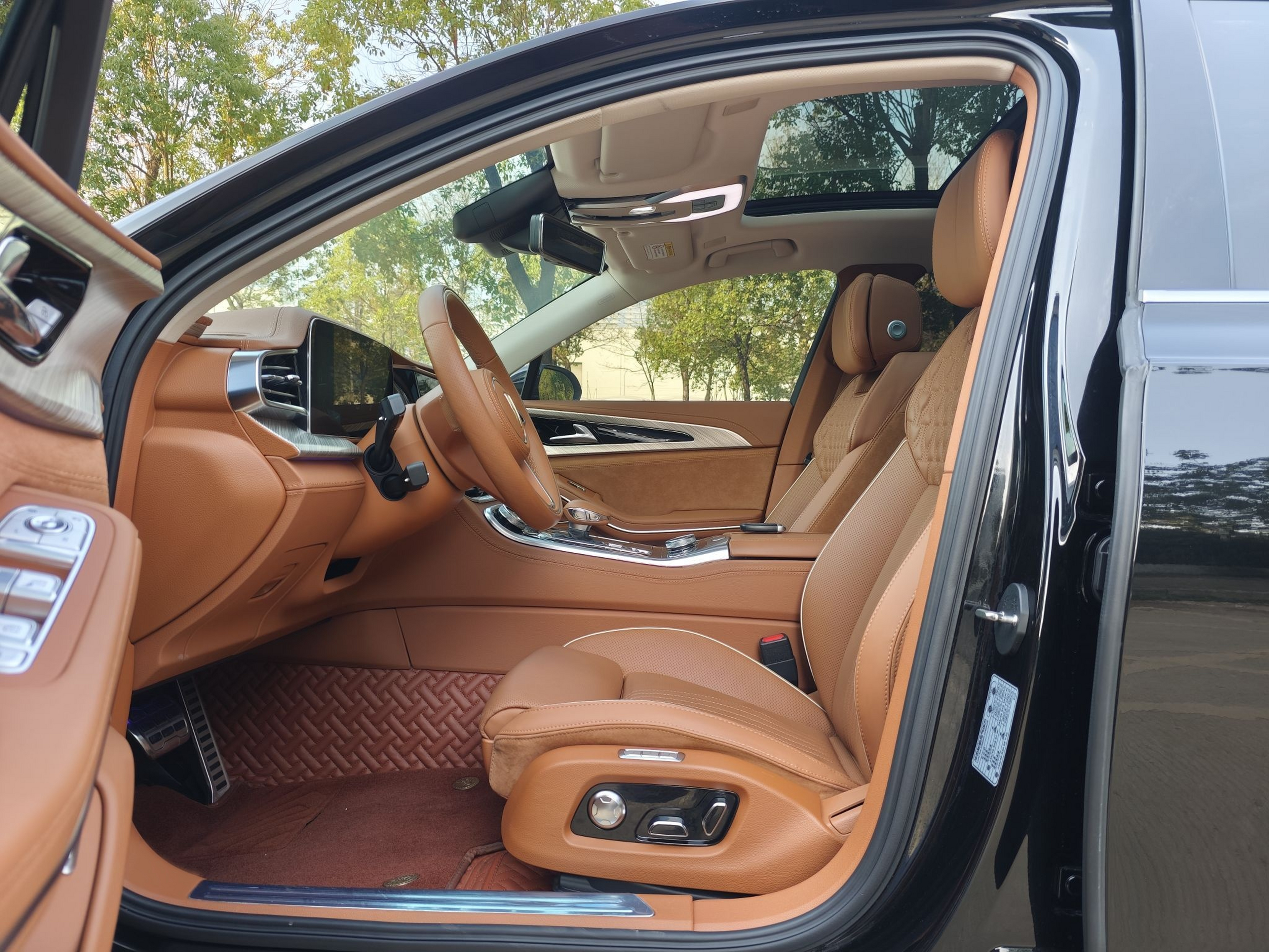 Переднее сиденье в автомобиле