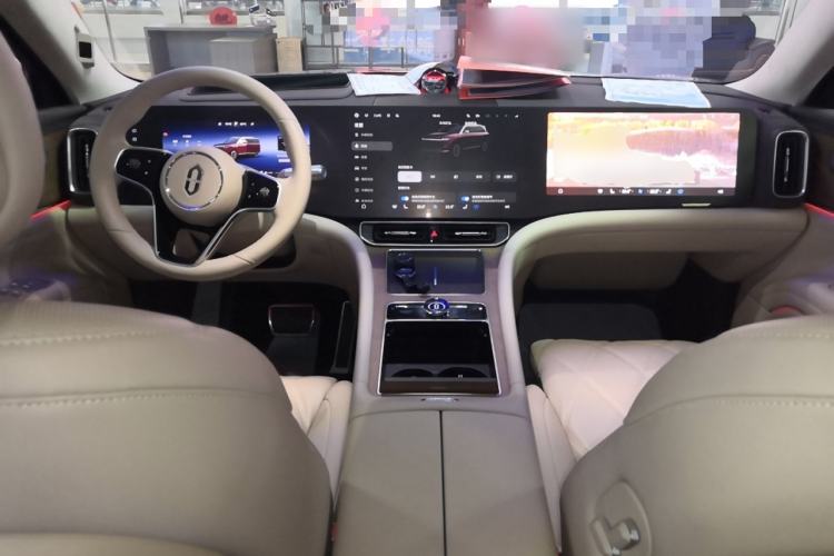 Used Hima AITO M9 2025 Extended-Range Ultra Version 52 kWh 6-Seater
