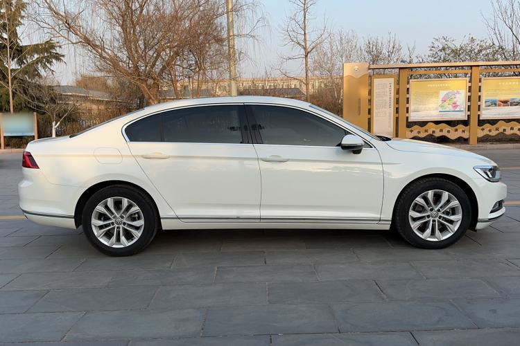 Used Volkswagen Magotan 2017 330TSI DSG Luxury Model
