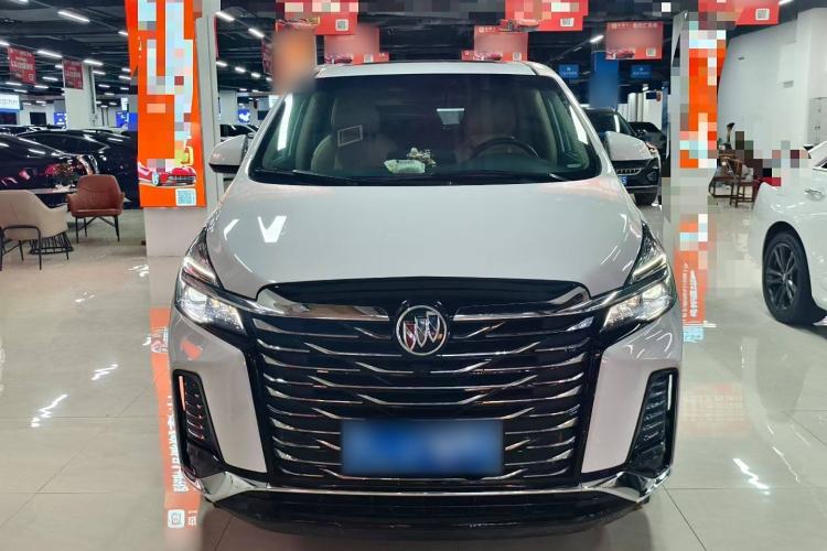 Used Buick GL8 2023 Facelifted Land Cruiser Executive Luxury Version
