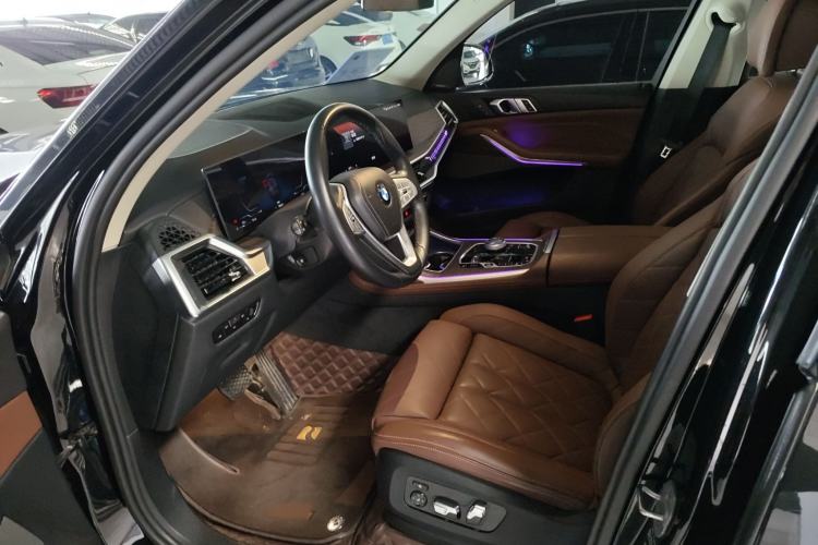 Used BMW X7 2023 xDrive40i Luxury Package with Leading Features
