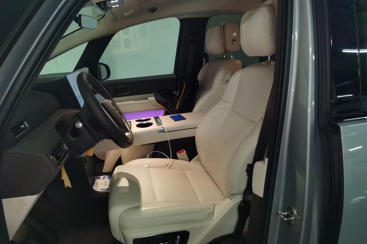 Used Li Auto MEGA 2024 Ultra Model
