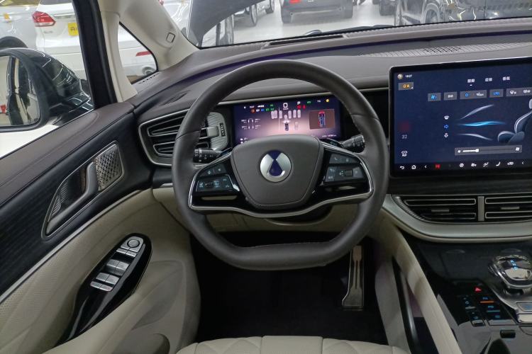 Used Denza D9 2025 DM-i Intelligent Drive 1020 Four-Wheel Drive Flagship Model