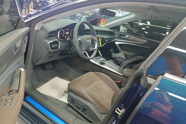 Used Audi A7L 2024 45TFSI S-line Dream-Building Edition Flow Crystal Package
