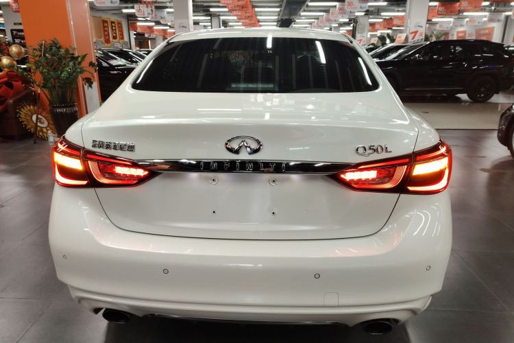 Used Infiniti Q50L 2018 2.0T Enjoyment Version China VI Standard
